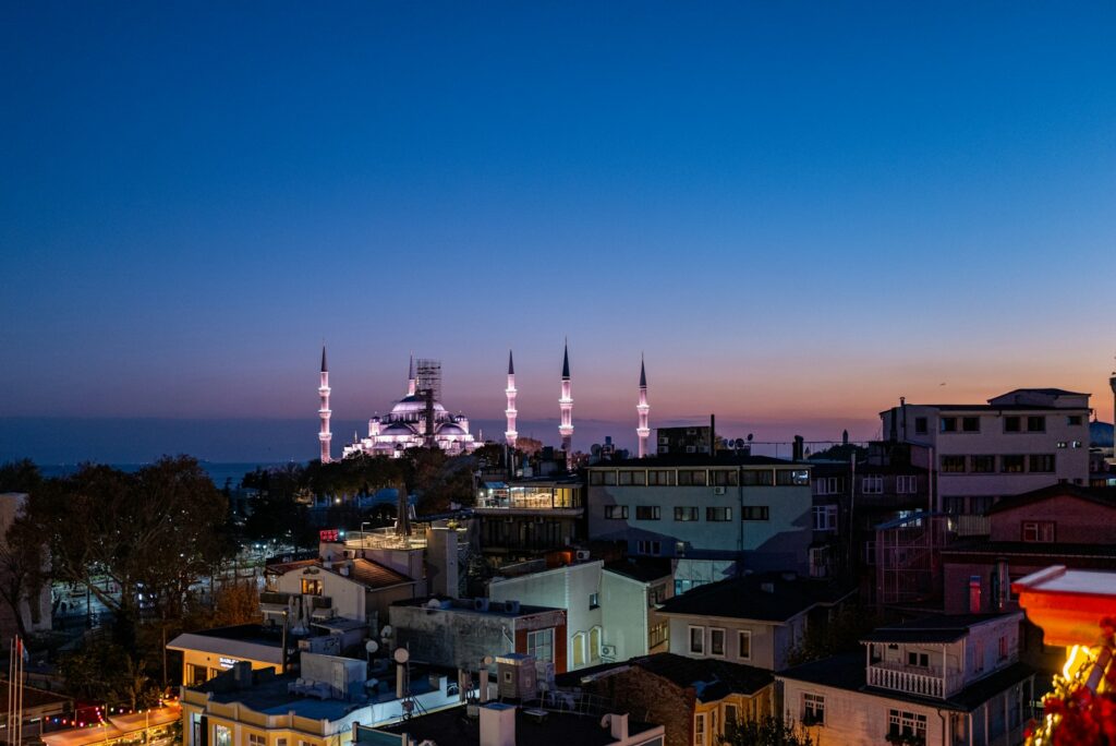 Где сделать лучшие фотографии заката в Султанахмете?