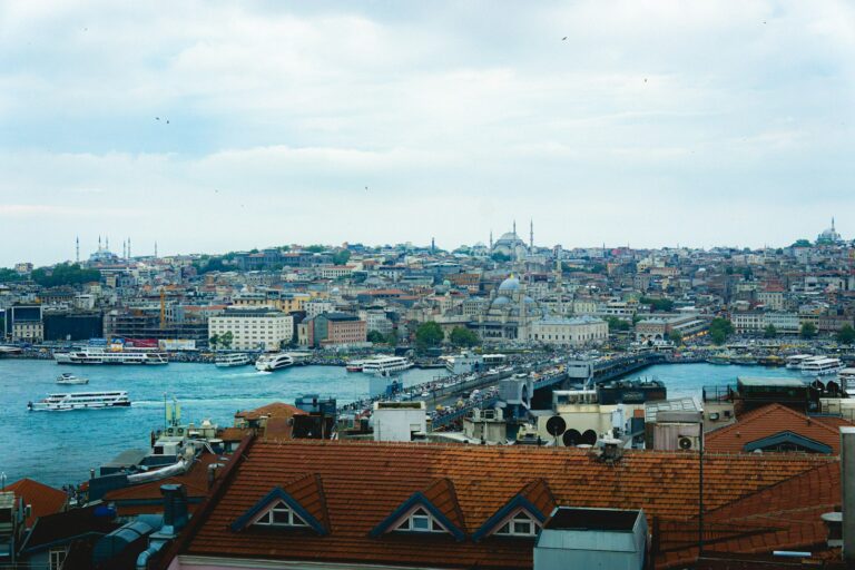 Romantic Evening Itinerary Across Historic Peninsula Steps